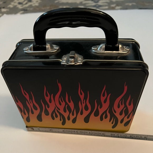 Flames Tin Lunch Box - Picture 6 of 7
